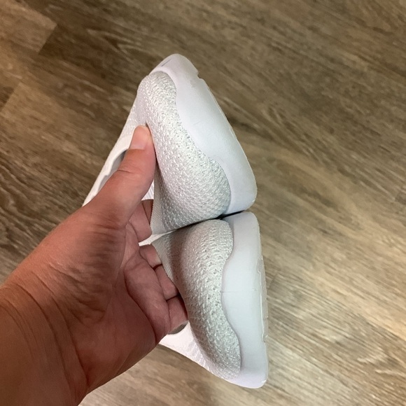 Apana inhale/exhale silver and white ballet flats, size 8 1/2 - Picture 8 of 8